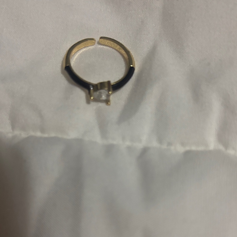 Elegant Gold and Black Women's Ring